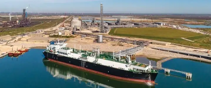 US LNG export projects boom despite tariffs and rising costs.