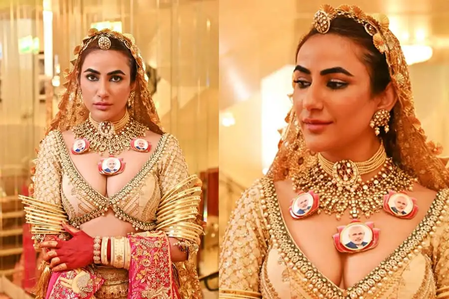 কানে মোদির ছবিযুক্ত নেকলেসে রুচি গুজ্জরের চমক