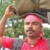रेलवे स्टेशन के वाई-फाई से कुली बना IAS अधिकारी: प्रेरणादायक कहानी