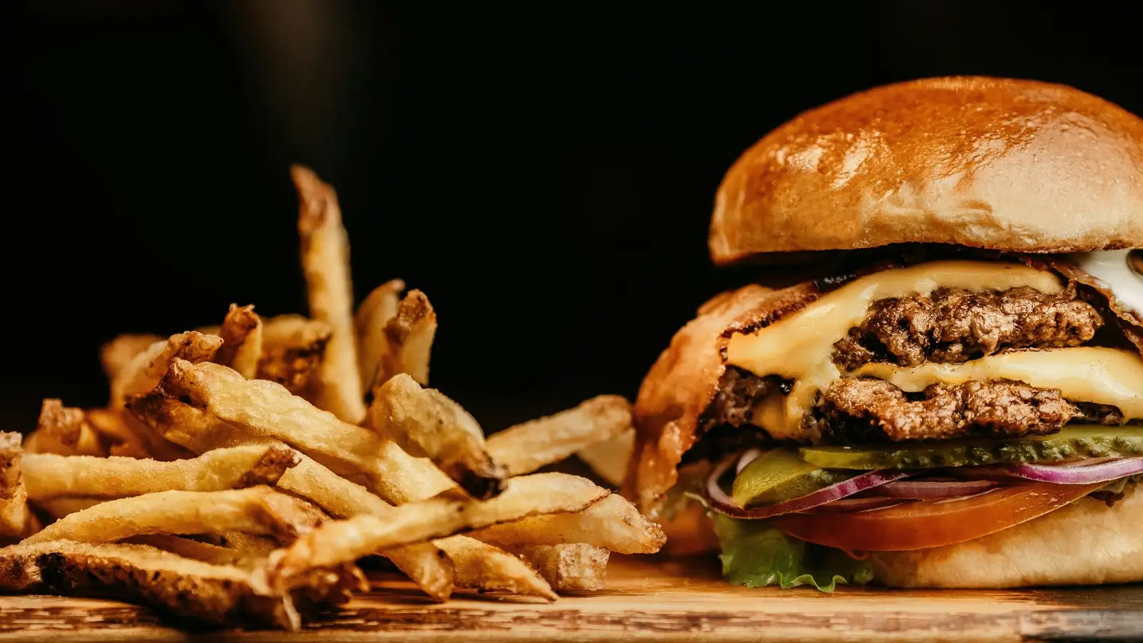 Weekend cheat meals damage gut health, study reveals.