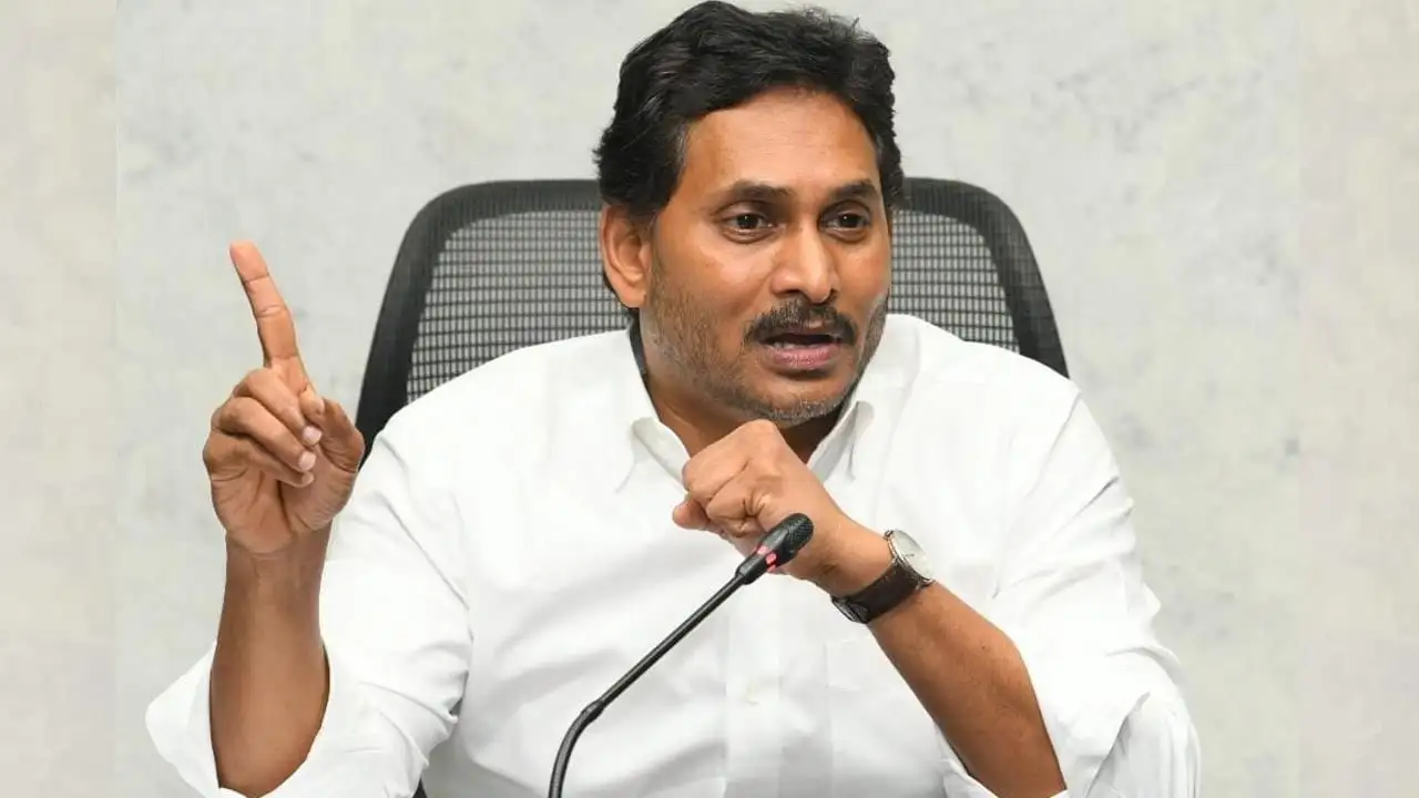 వైసీపీ అధినేత జగన్ సంచలన ట్వీట్: విశాఖ మేయర్ అవిశ్వాసం