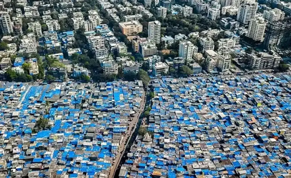 धारावी पुनर्विकासासाठी मोर्चा, प्रकल्पात खोडा घालणाऱ्यांवर कारवाईची मागणी.