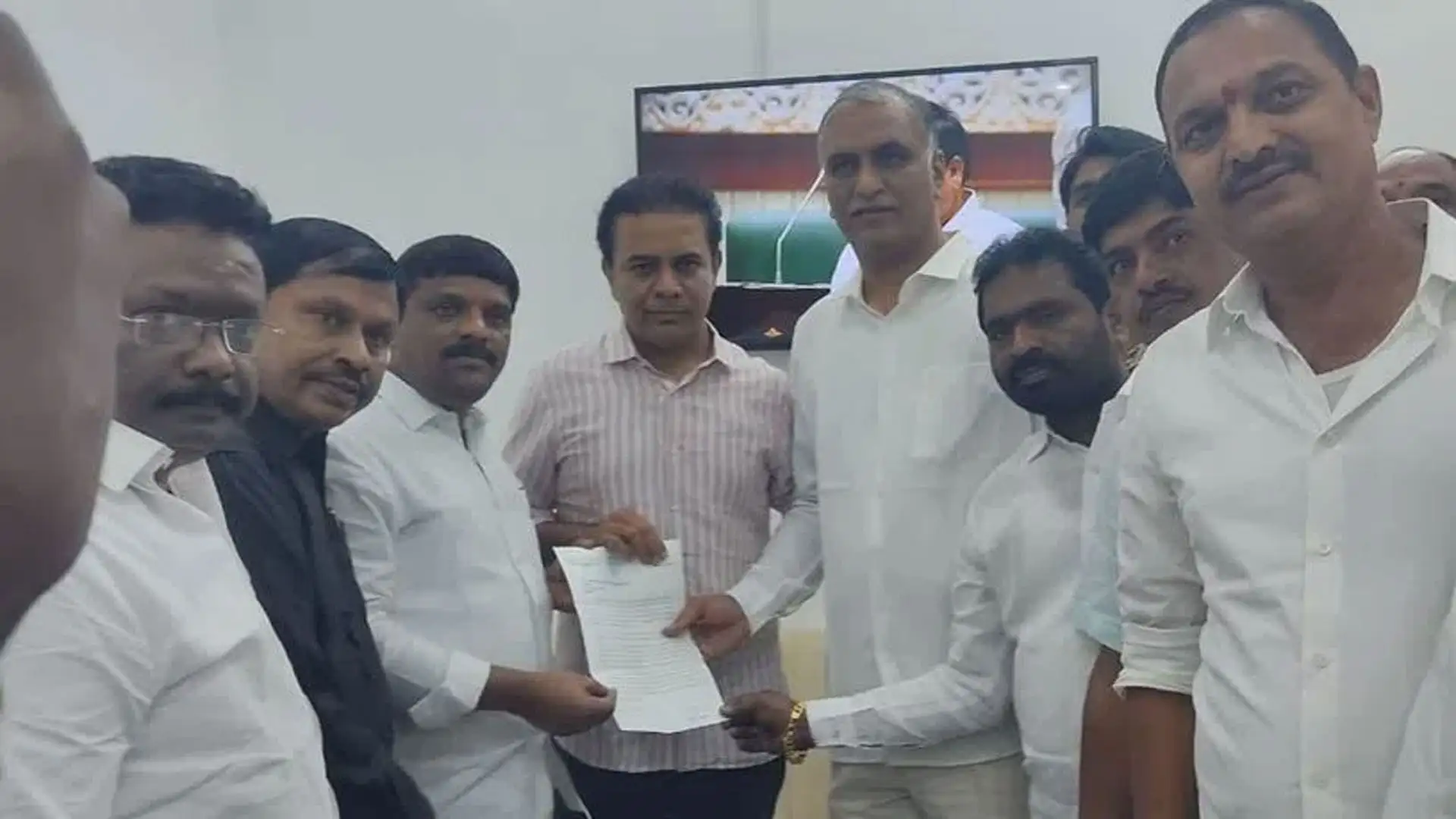 తీన్మార్ మల్లన్న కేటీఆర్ ను కలిశారు: తెలంగాణ రాజకీయాలు