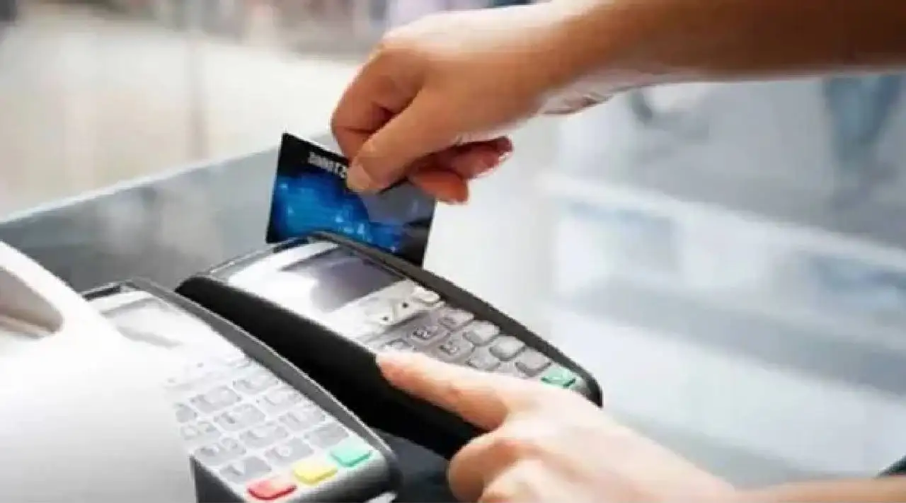 ரூ.95,000 வரை சேமிக்க உதவும் இரண்டு கிரெடிட் கார்டுகள் மற்றும் அவற்றின் சலுகைகள்
