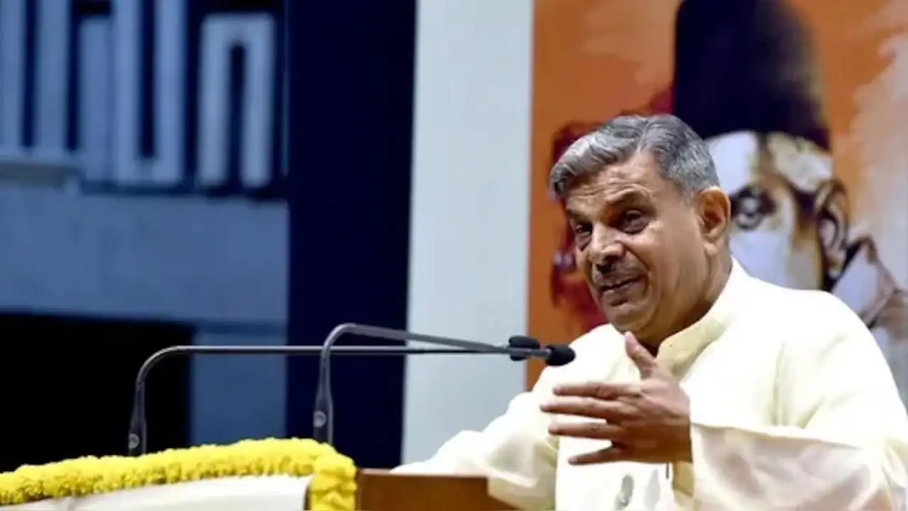 దేశం పేరు 'భారత్' అని అధికారికంగా పిలవాలని ఆర్ఎస్ఎస్ నేత సూచన