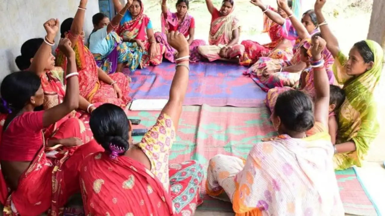বাংলার মহিলারা ঋণ পরিশোধে দেশে প্রথম স্থান অর্জন করেছে