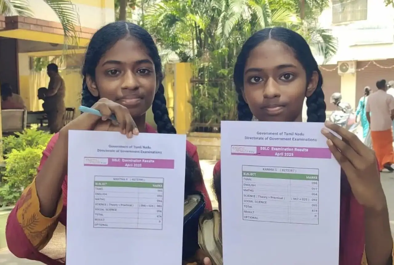 கூலித் தொழிலாளி மகள்கள் ஒரே மதிப்பெண் பெற்று சாதனை படைத்தனர்