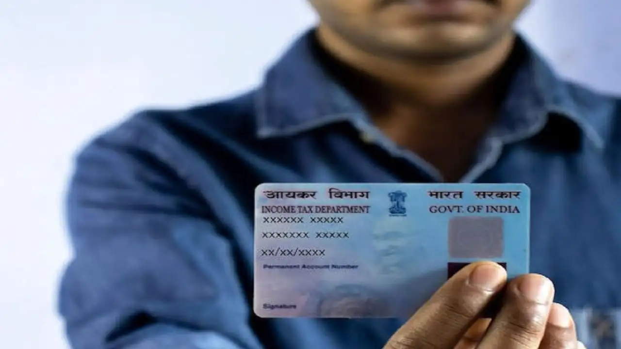 पॅनकार्डबाबतचा मेसेज फेक आहे का? PIB चे अलर्ट