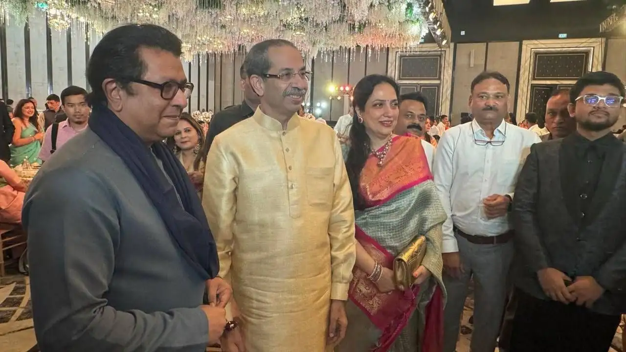 राज ठाकरे आणि उद्धव ठाकरे पुन्हा एकत्र आले, लग्न सोहळ्यात भेट