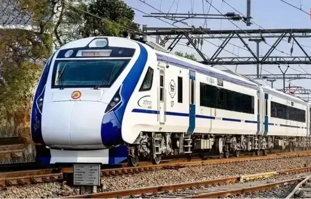 दिल्ली-हावडा दरम्यान वंदे भारत स्लीपर ट्रेन सुरू होणार आहे.