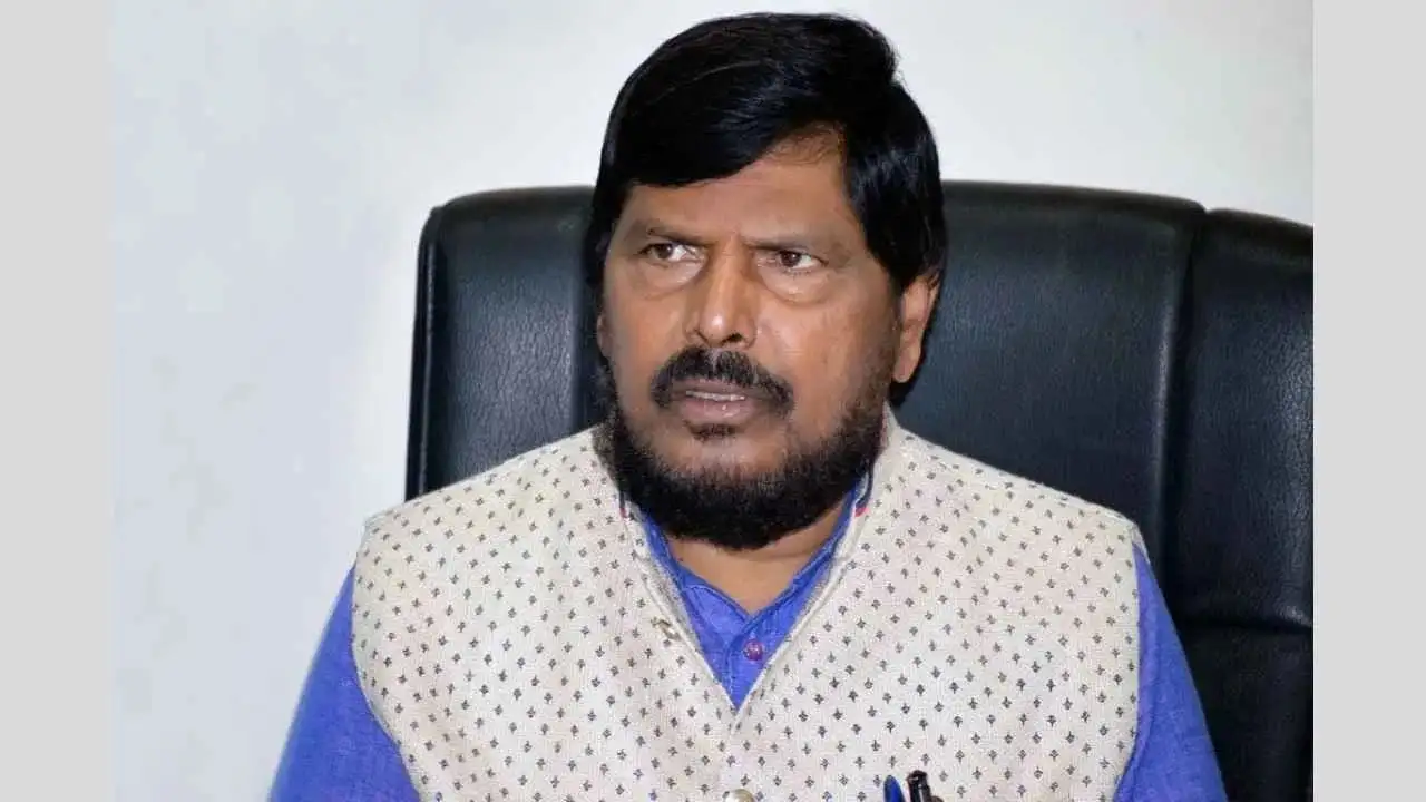 आठवले यांनी मनसेला महायुतीत येऊ नये असे आवाहन केले
