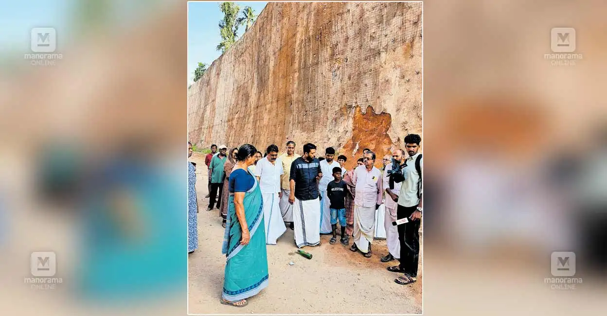 കുന്ന്യോറമല സന്ദർശിച്ച് ഷാഫി പറമ്പിൽ എംപി; അപകട ഭീതി