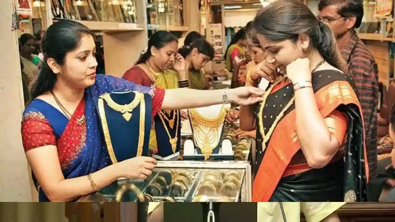 जळगाव सराफा बाजारात सोने-चांदीच्या भावात मोठी घसरण